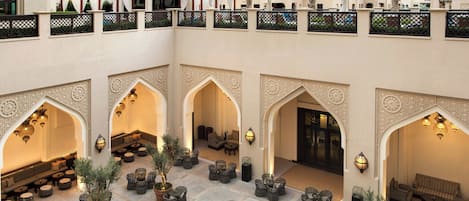 Petit déjeuner servi sur place