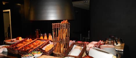 Buffet déjeuner (10.9 EUR par personne)