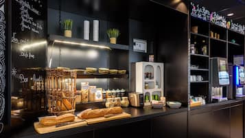 Dagelijks ontbijt met lokale gerechten (EUR 13.9 per persoon)