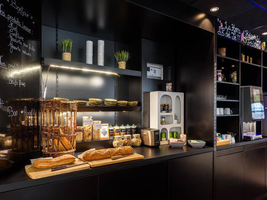 Se ofrece un desayuno típico de la región (13.9 EUR por persona)