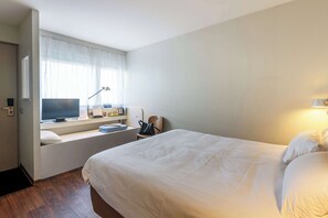 Standard Room, 1 Double Bed (Junior Bed up to 10 years) | Premium bedding, pillow-top beds, desk, soundproofing - Campanile Albi Centre (Albi)