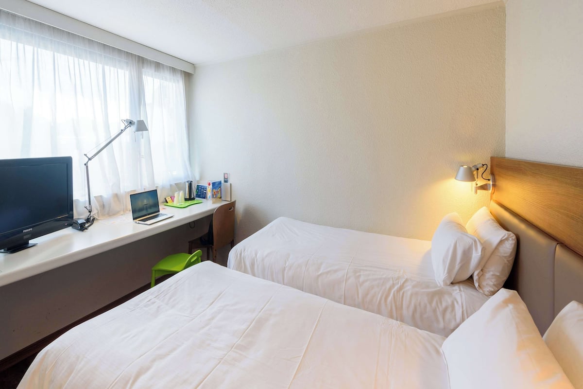 premium bedding, pillow-top beds, desk, soundproofing