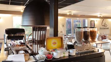 Se sirven desayunos, cenas y cocina francesa