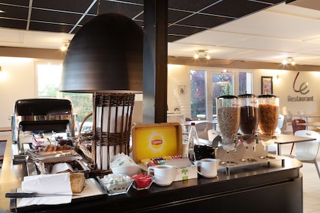 Se sirven desayunos y cenas, cocina francesa