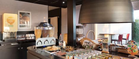 Daily cooked-to-order breakfast for a fee