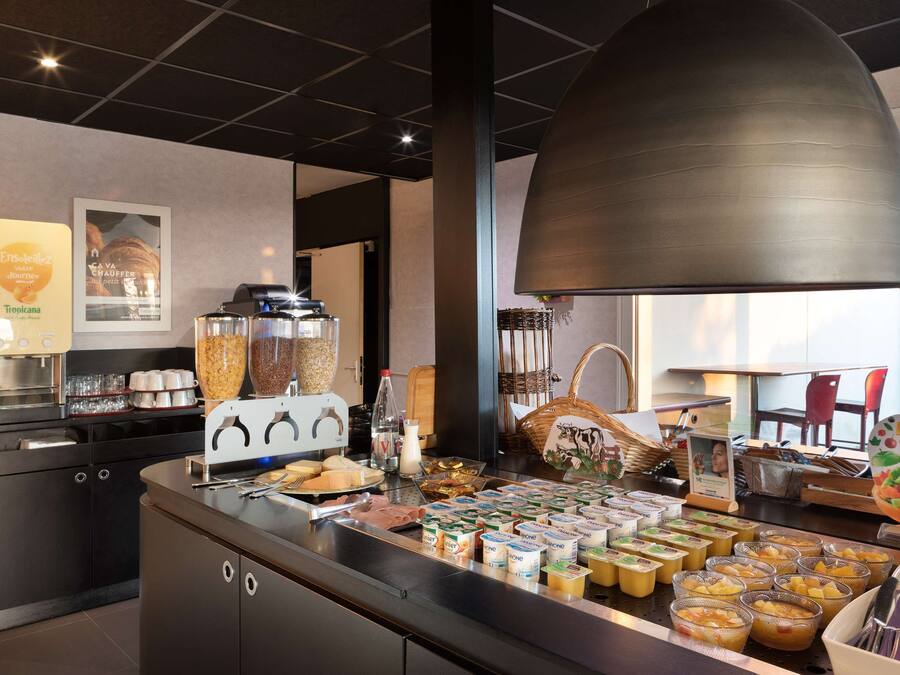 Daily cooked-to-order breakfast for a fee