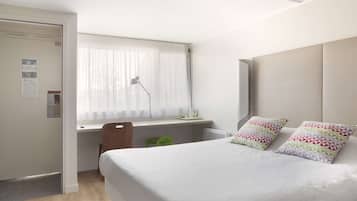 Standard Room, 1 Double Bed | Premium bedding, desk, laptop workspace, blackout drapes