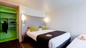 Premium bedding, individually furnished, desk, blackout curtains - Hotel Campanile Chalon Sur Saone (Chalon-sur-Saone)