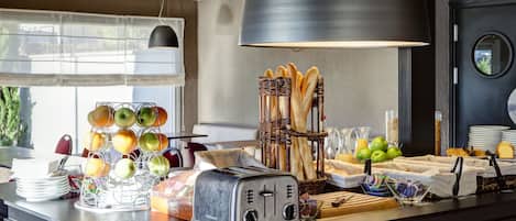 Dagelijks ontbijtbuffet (EUR 14 per persoon)