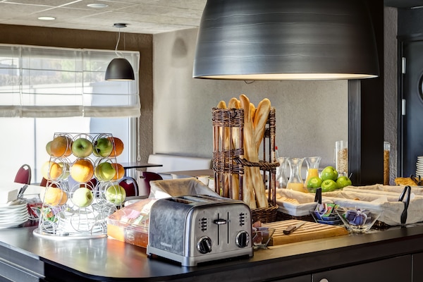 Daily buffet breakfast (EUR 14 per person)