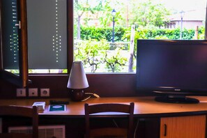 Desk, laptop workspace, blackout curtains, iron/ironing board - Kyriad Direct Roanne (Roanne)