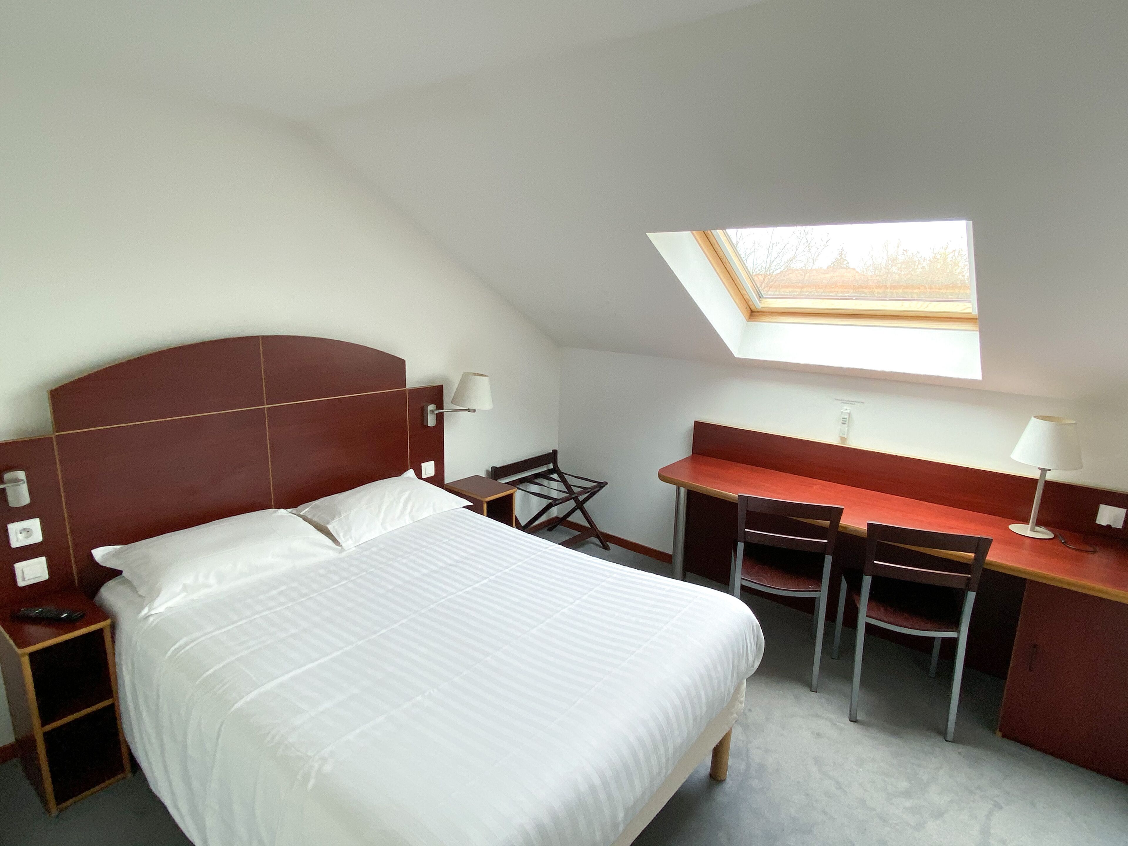Superior Room, 1 Double Bed | Desk, laptop workspace, blackout drapes, iron/ironing board