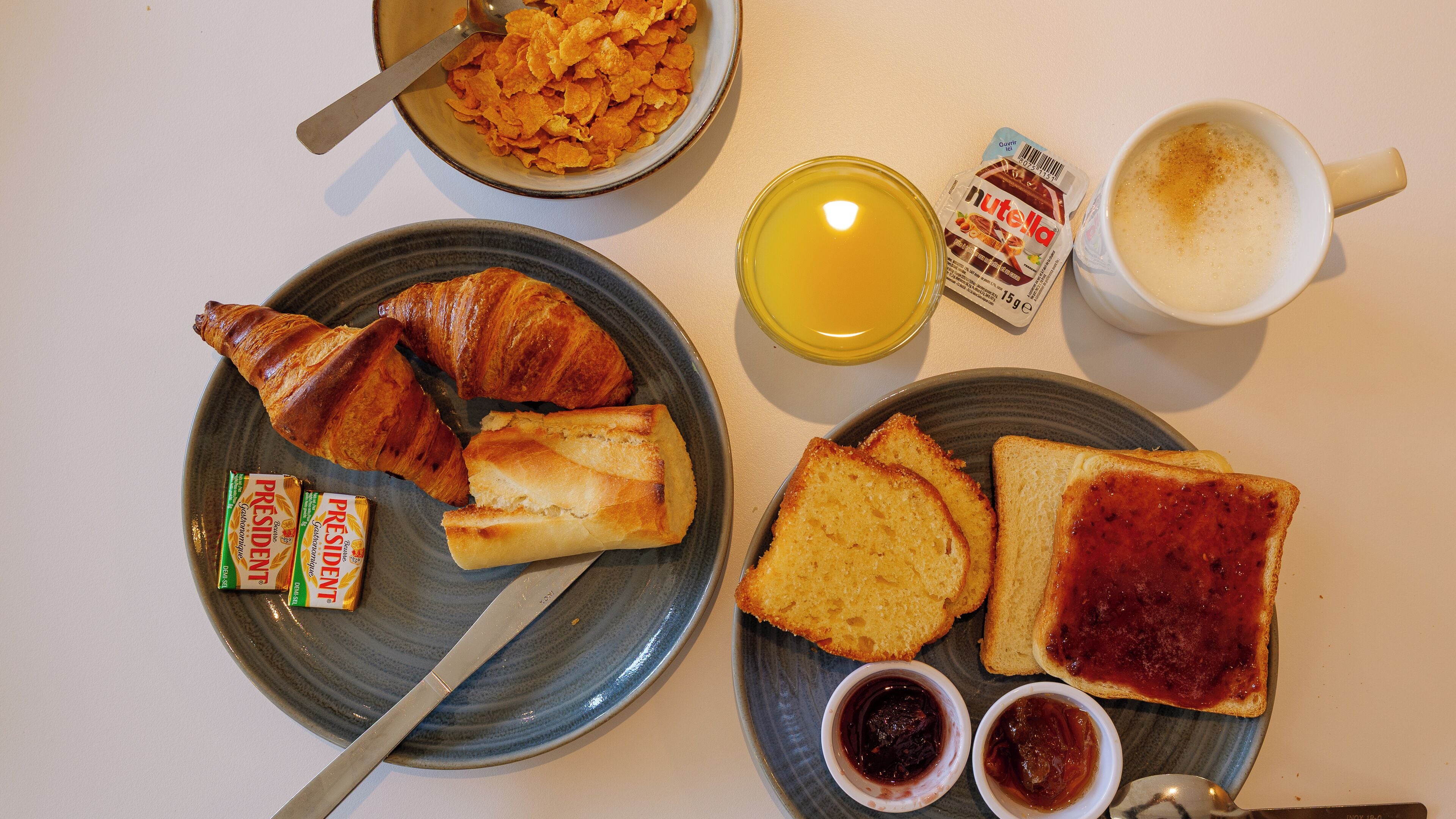 Daily buffet breakfast for a fee