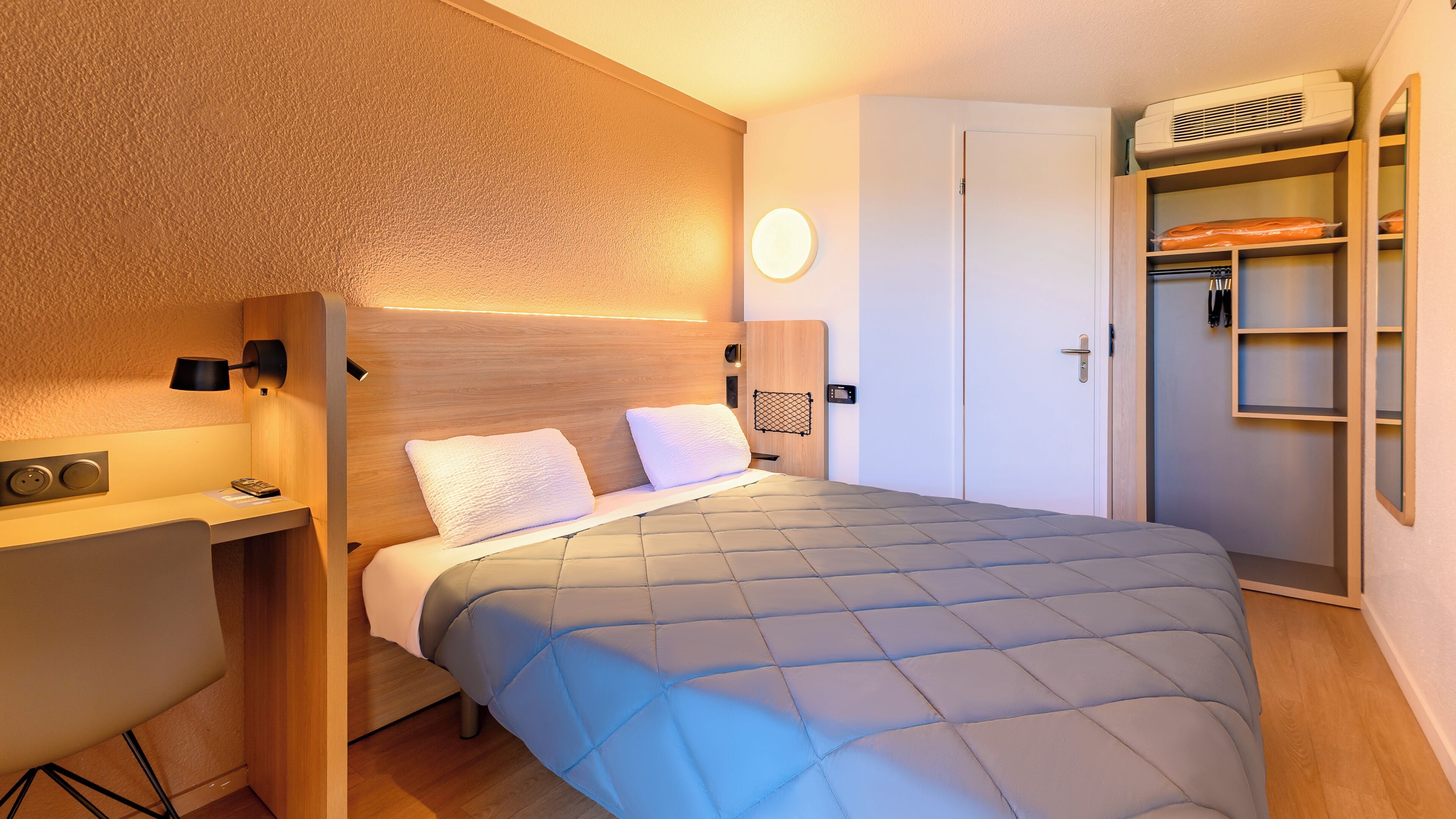 Standard Room, 1 Queen Bed | Desk, blackout drapes, iron/ironing board, free WiFi