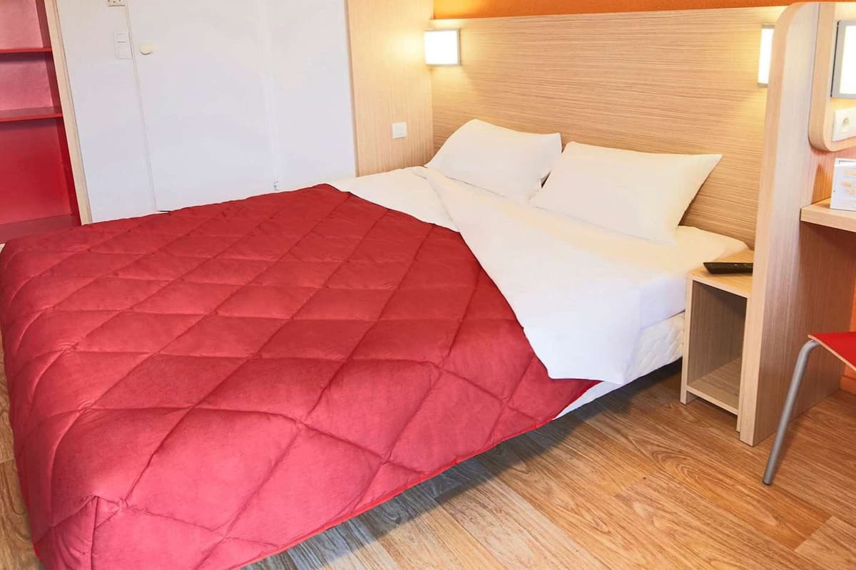 Desk, blackout curtains, iron/ironing board, free WiFi