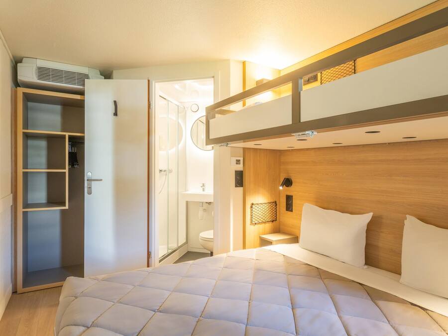 Rom – standard, flere senger | Skrivebord, blendingsgardiner, strykejern/-brett og wi-fi (inkludert)