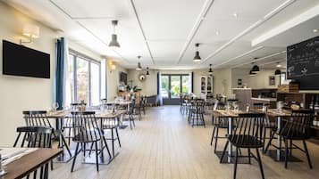 供應早餐、午餐和晚餐,法國料理