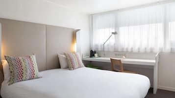 Laptop workspace, soundproofing, iron/ironing board, free WiFi