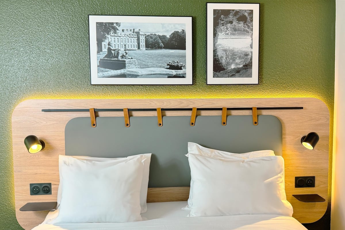 Superior-værelse - 1 dobbeltseng | Premium-sengetøj, skrivebord, arbejdsområde til bærbare computere