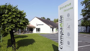 A sign for Campanile Hotel Restaurant with amenities including free WiFi, a seminar room, and a capacity of 2-3 people. - Campanile Epinay Sur Orge Savigny Sur Orge (Epinay-sur-Orge)