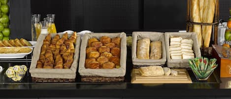 Daily buffet breakfast (EUR 14.9 per person)