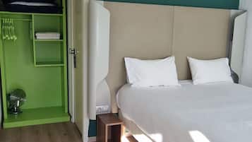 Chambre Standard, 1 lit double | Literie de qualité supérieure, ameublement personnalisé, bureau
