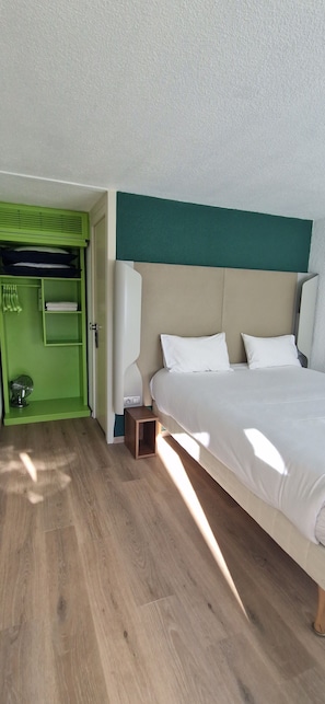 Standard Room, 1 Double Bed | Premium bedding, individually furnished, desk, laptop workspace