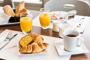 Daily buffet breakfast (EUR 13.9 per person)
