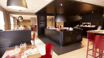 Breakfast, lunch, dinner served; French cuisine