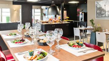 Breakfast, lunch, dinner served; French cuisine