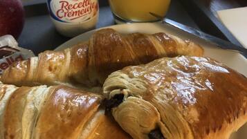 Daily buffet breakfast (EUR 13.90 per person)