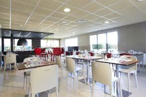 Breakfast, lunch and dinner served - Campanile Montbeliard - Sochaux (Sochaux)