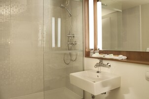 Ensemble douche/baignoire, articles de toilette écologiques