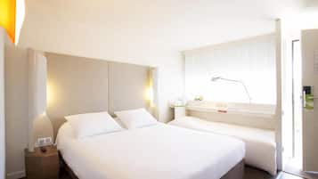 Ropa de cama de alta calidad, escritorio, cortinas opacas