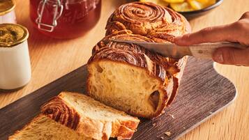 Petit déjeuner buffet (13.90 EUR par personne)