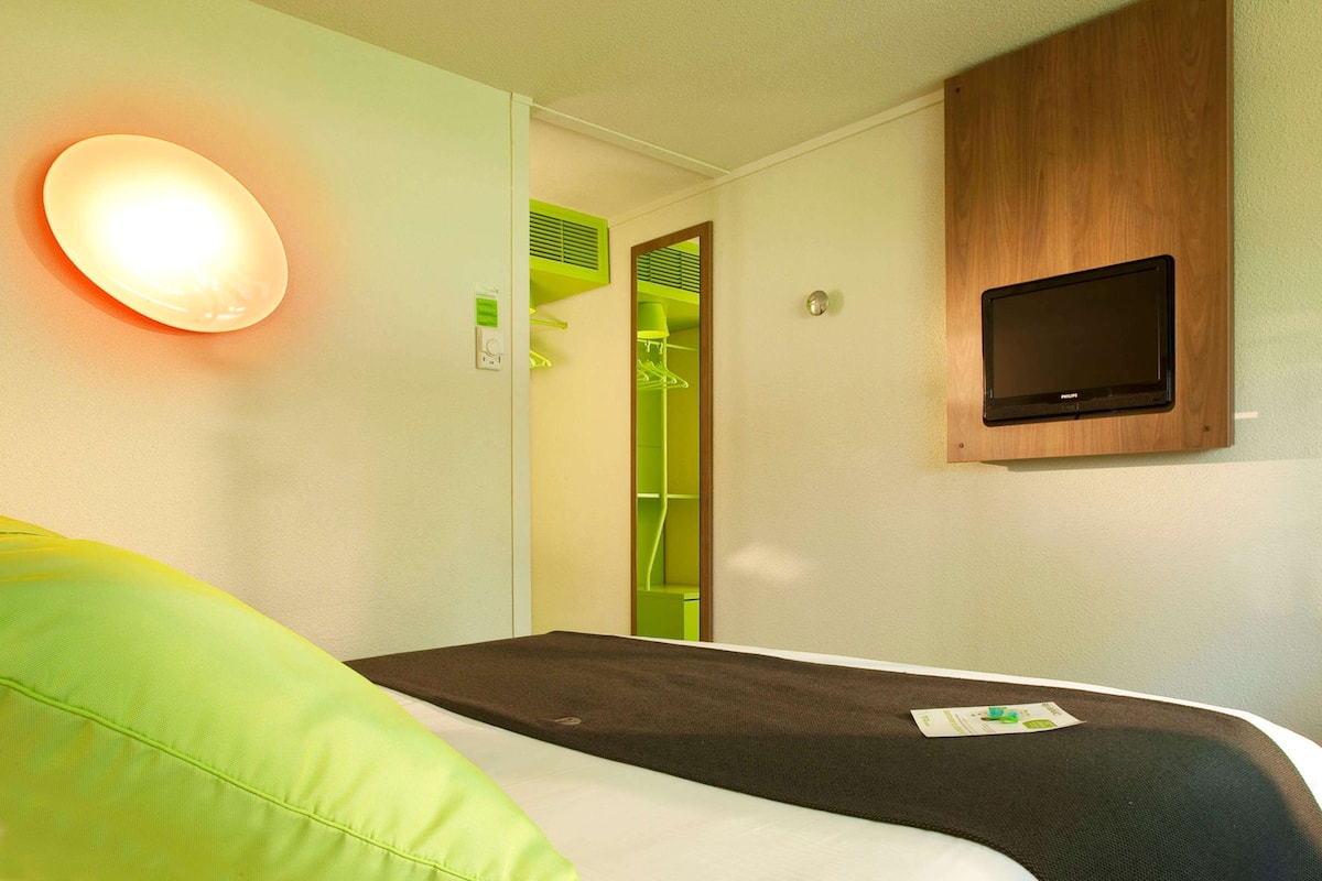 Premium bedding, desk, blackout curtains, soundproofing