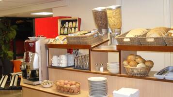 Desayuno buffet (EUR 7.80 por persona)