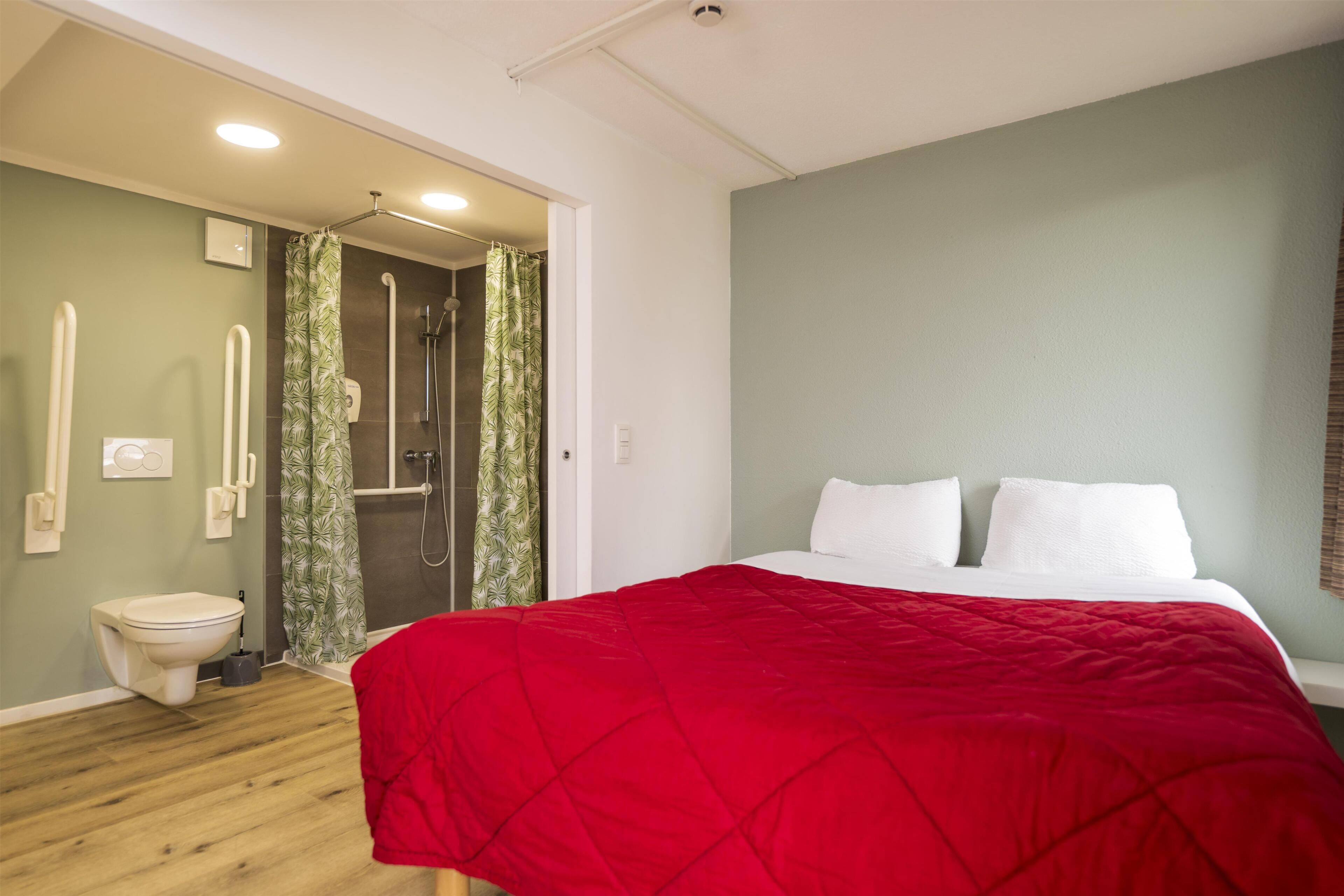 Escritorio, insonorización, wifi gratis y ropa de cama 