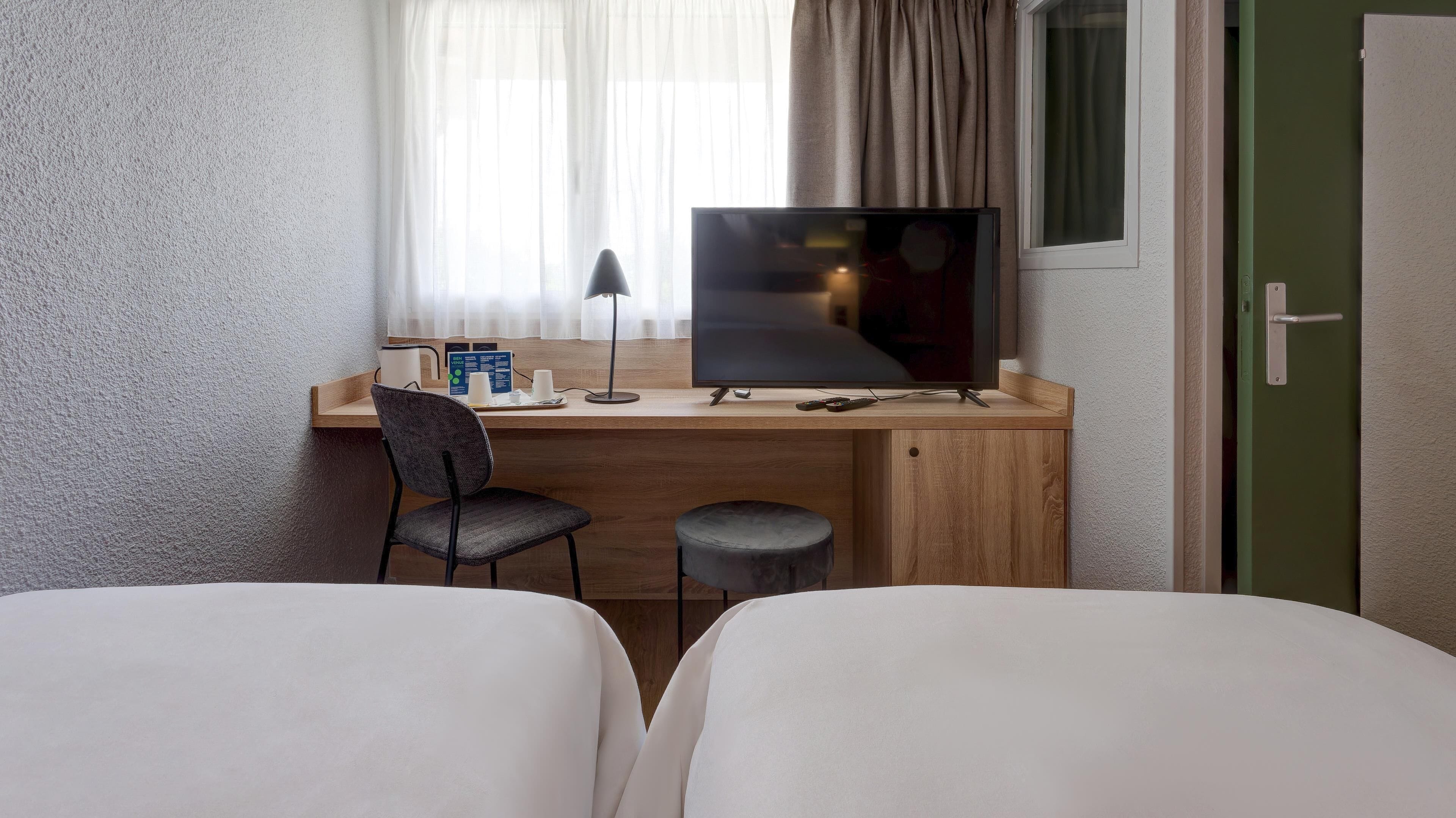 Standard Room, 2 Twin Beds | Desk, soundproofing, iron/ironing board (on request), WiFi (free)