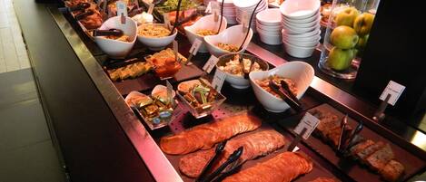 Se sirven desayunos y cenas, cocina francesa