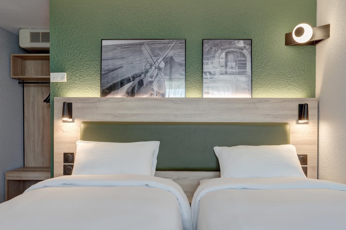 Standard Room, 2 Twin Beds | Desk, soundproofing, iron/ironing board, free cribs/infant beds