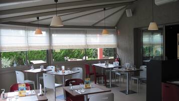 Daily buffet breakfast (EUR 13.9 per person)