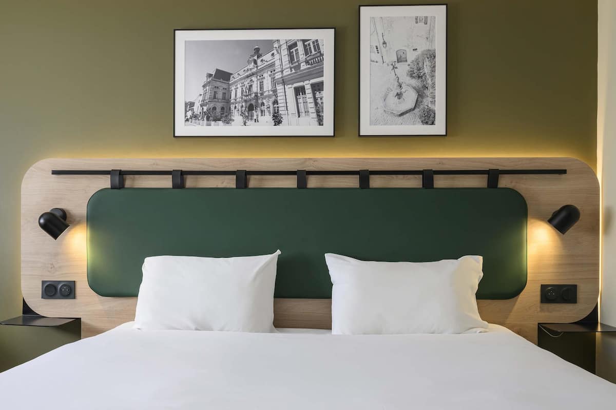 1 bedroom, premium bedding, individually decorated
