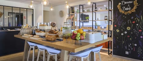 Desayuno buffet todos los días (con cargo)