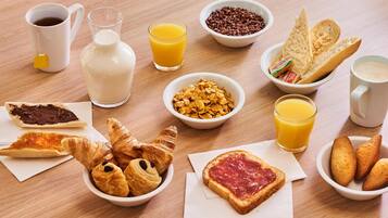 Daily buffet breakfast (EUR 6.20 per person)