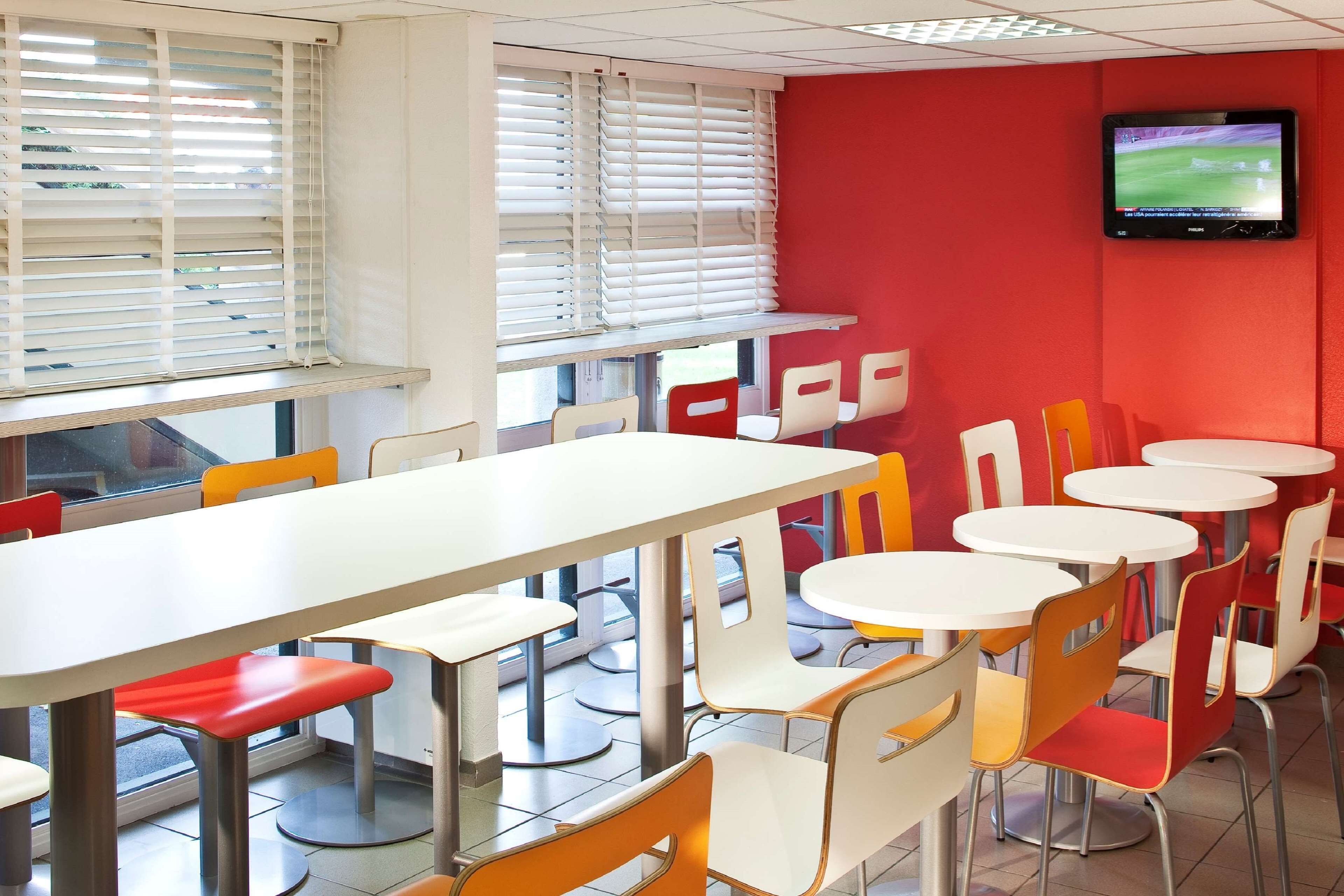 Photo - Premiere Classe Valenciennes Ouest Petite Foret