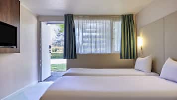 Room, 2 Single Beds (Pop) | Desk, soundproofing, iron/ironing board, free WiFi