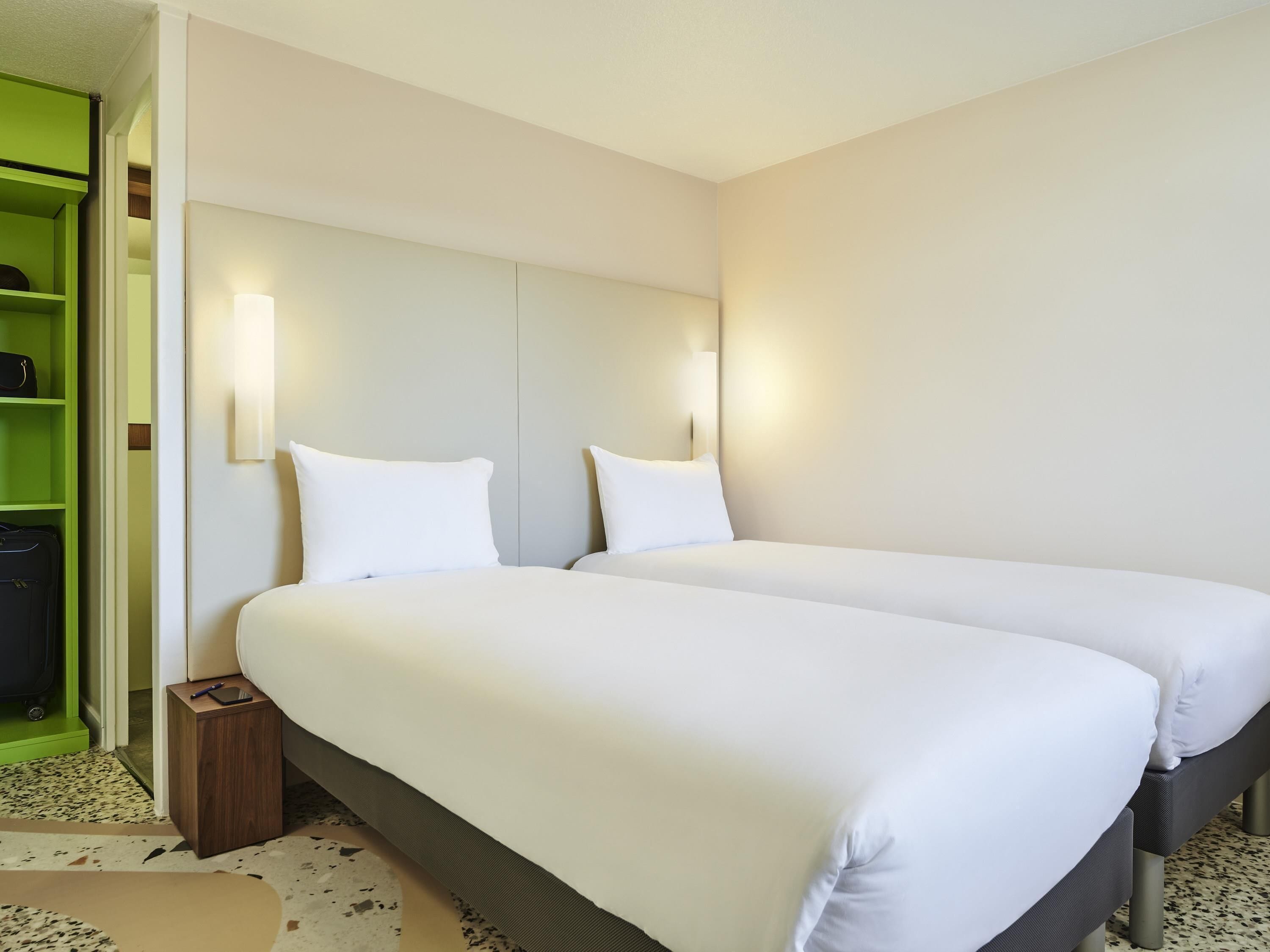 Room, 2 Twin Beds (Pop) | Desk, soundproofing, iron/ironing board, free WiFi