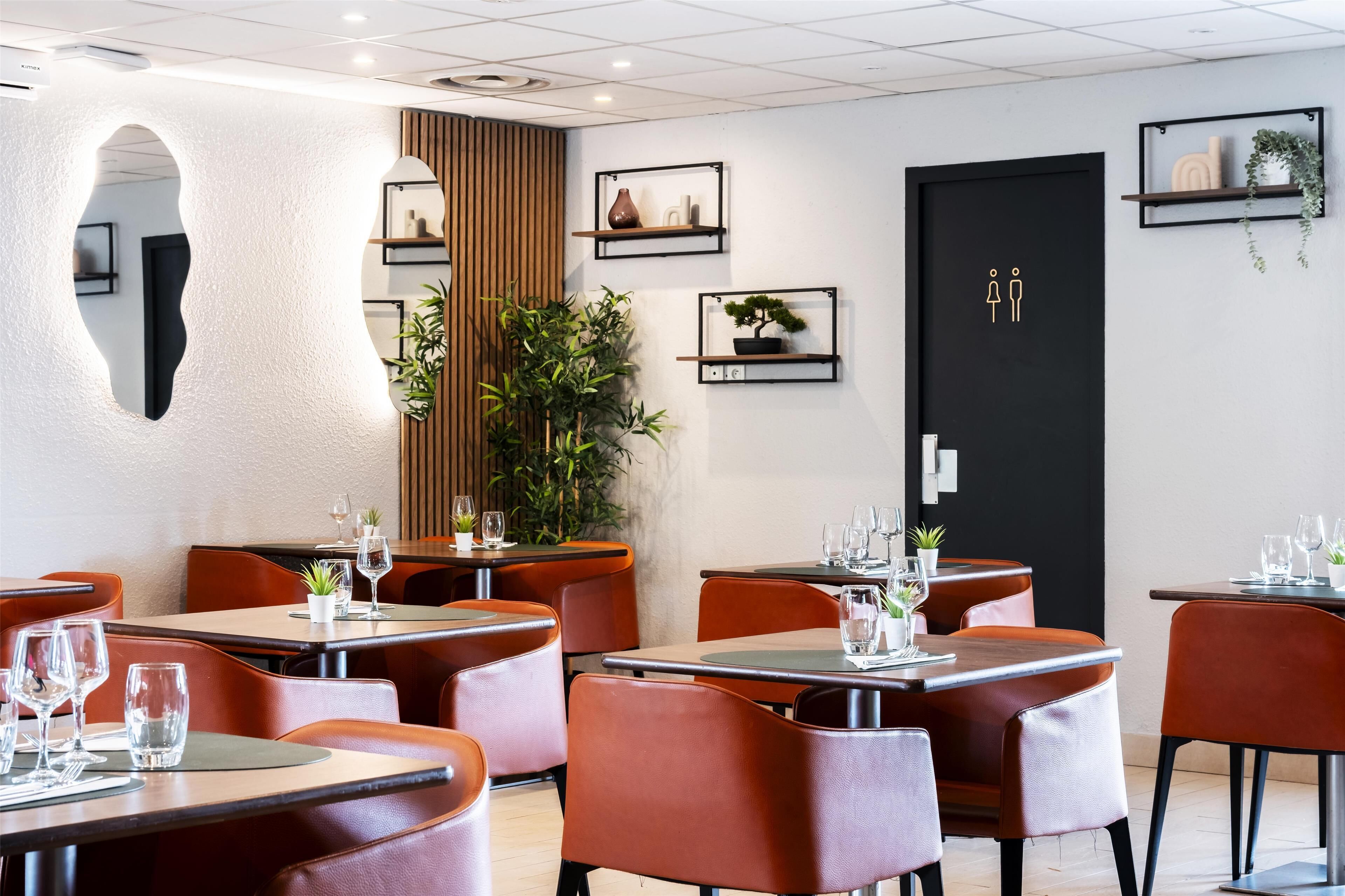 breakfast, lunch, dinner served; al fresco dining