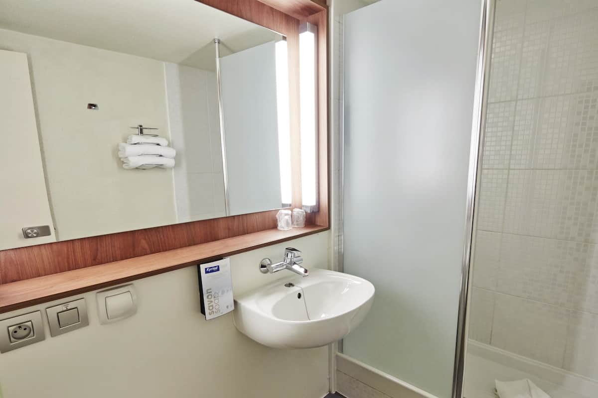 Premium bedding, desk, free WiFi, bed sheets